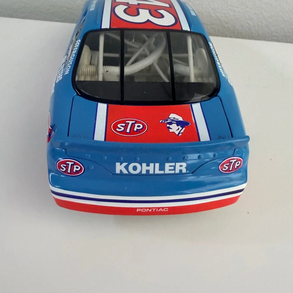 Ertl Bobby Hamilton 43 STP Pontiac Grand Prix 1/18 Scale Diecast Car Blue